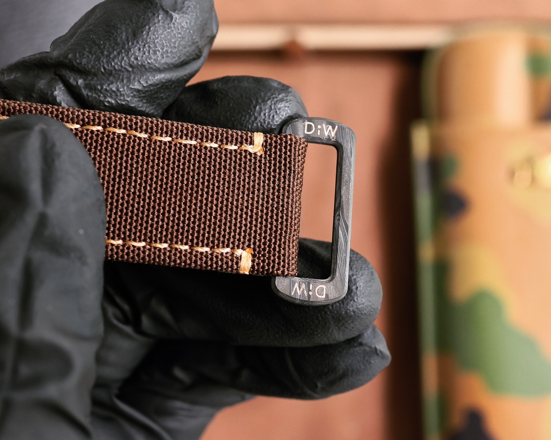 ROLEX Daytona's carbon fiber watch is not only light to wear