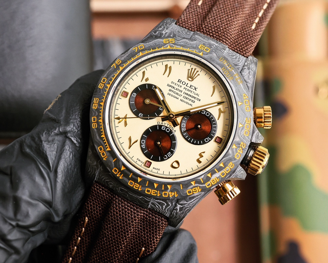 ROLEX Daytona's carbon fiber watch is not only light to wear