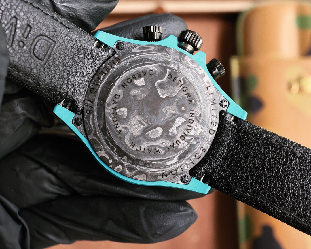 ROLEX Daytona's carbon fiber watch is not only light to wear