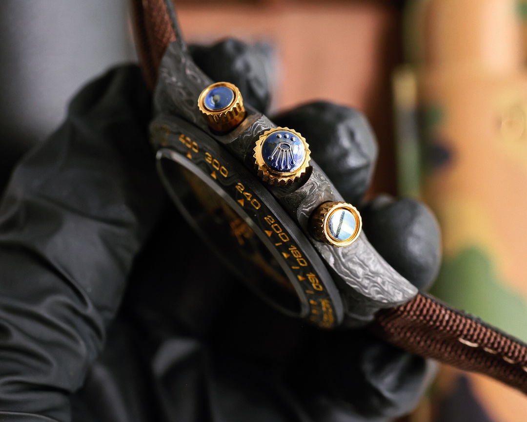 ROLEX Daytona's carbon fiber watch is not only light to wear