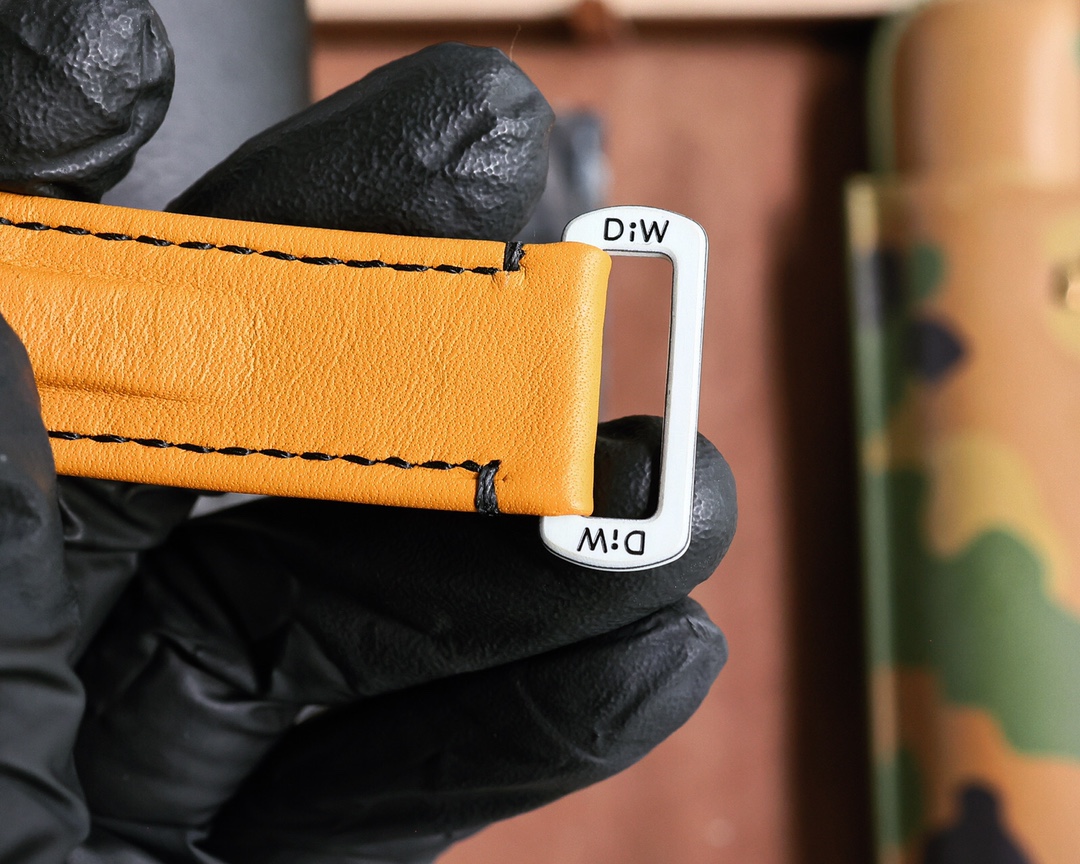 ROLEX Daytona's carbon fiber watch is not only light to wear