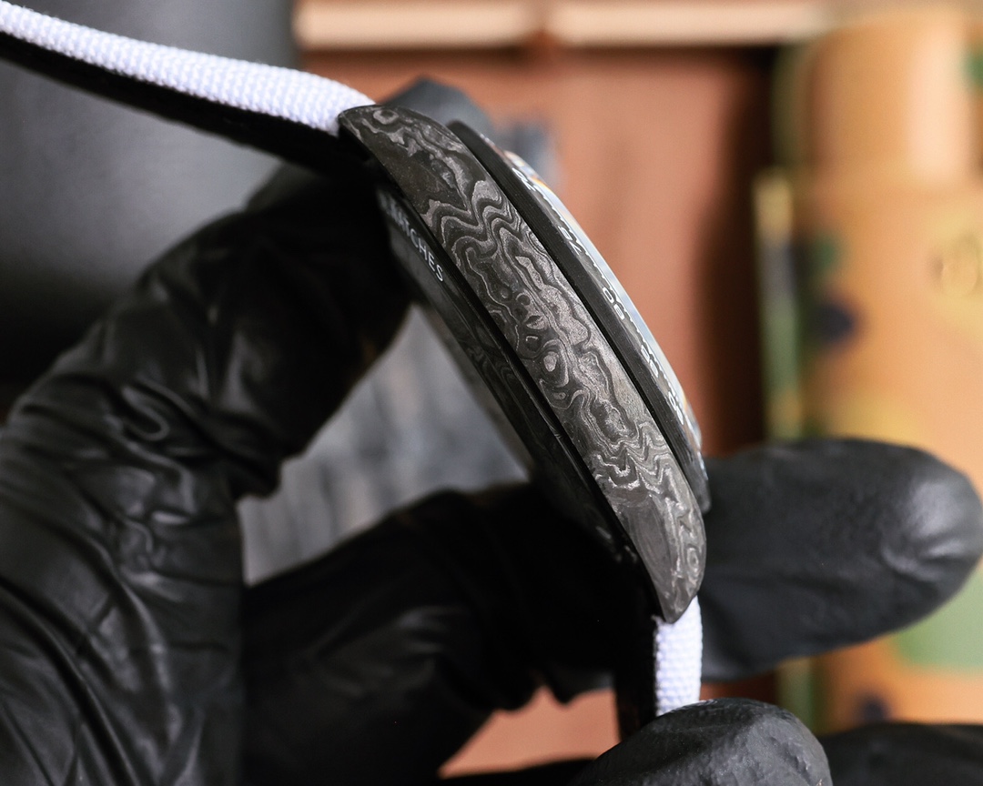 ROLEX Daytona's carbon fiber watch is not only light to wear