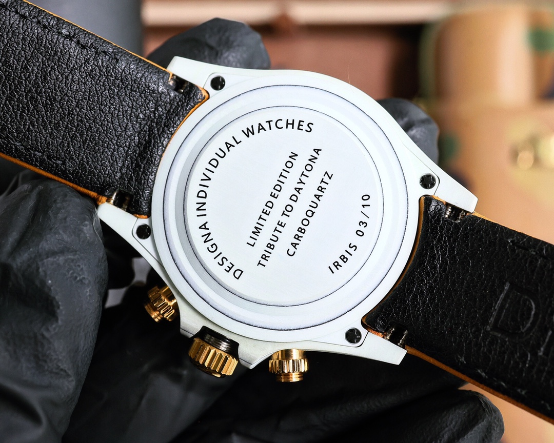 ROLEX Daytona's carbon fiber watch is not only light to wear