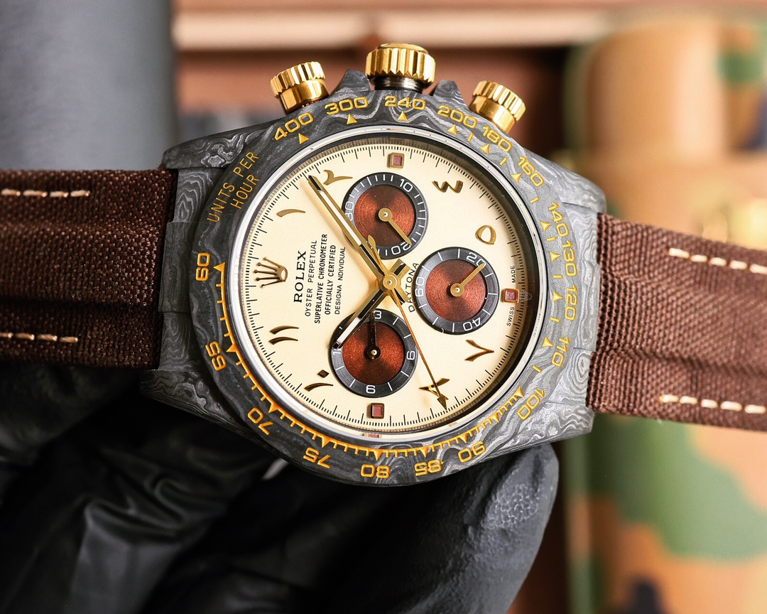 ROLEX Daytona's carbon fiber watch is not only light to wear