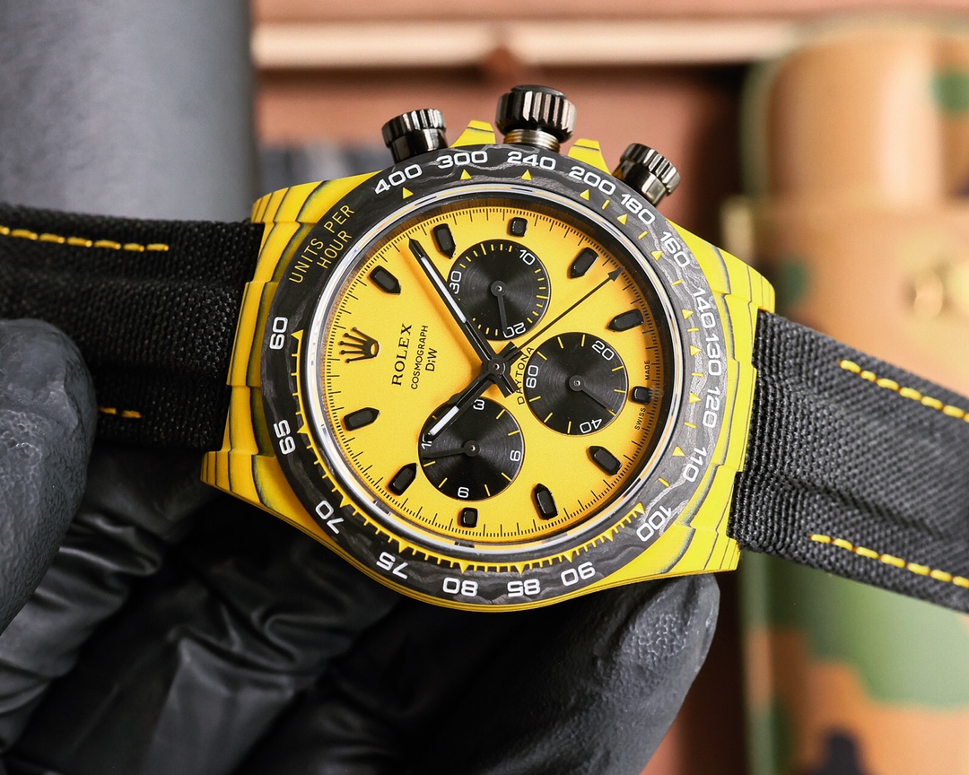 ROLEX Daytona's carbon fiber watch is not only light to wear