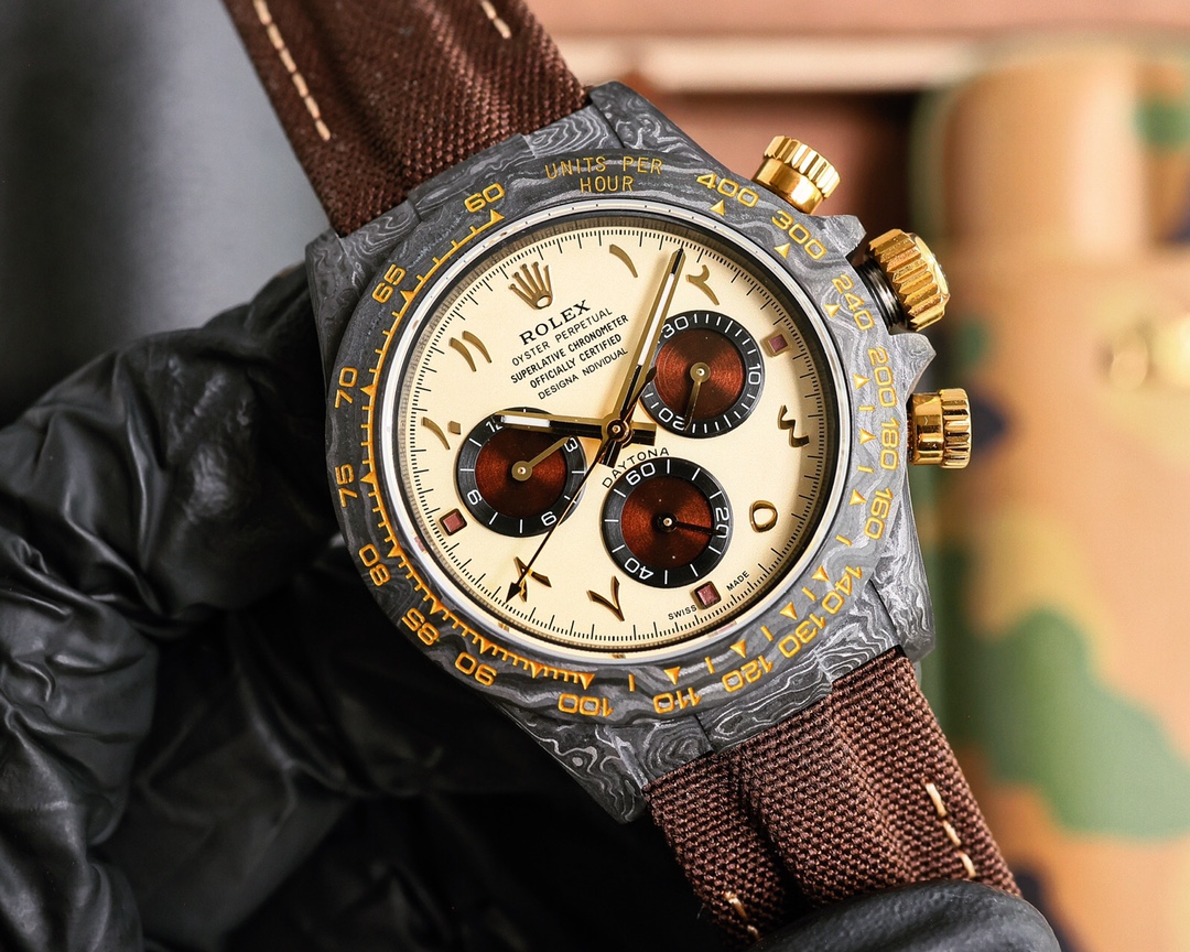 ROLEX Daytona's carbon fiber watch is not only light to wear