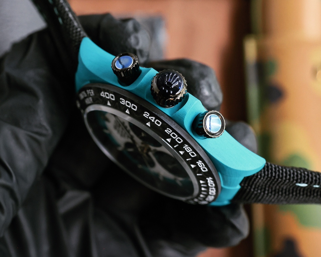 ROLEX Daytona's carbon fiber watch is not only light to wear