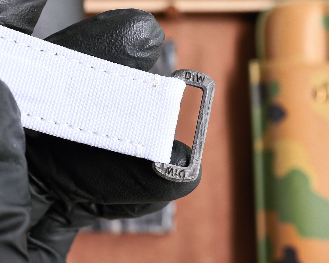 ROLEX Daytona's carbon fiber watch is not only light to wear