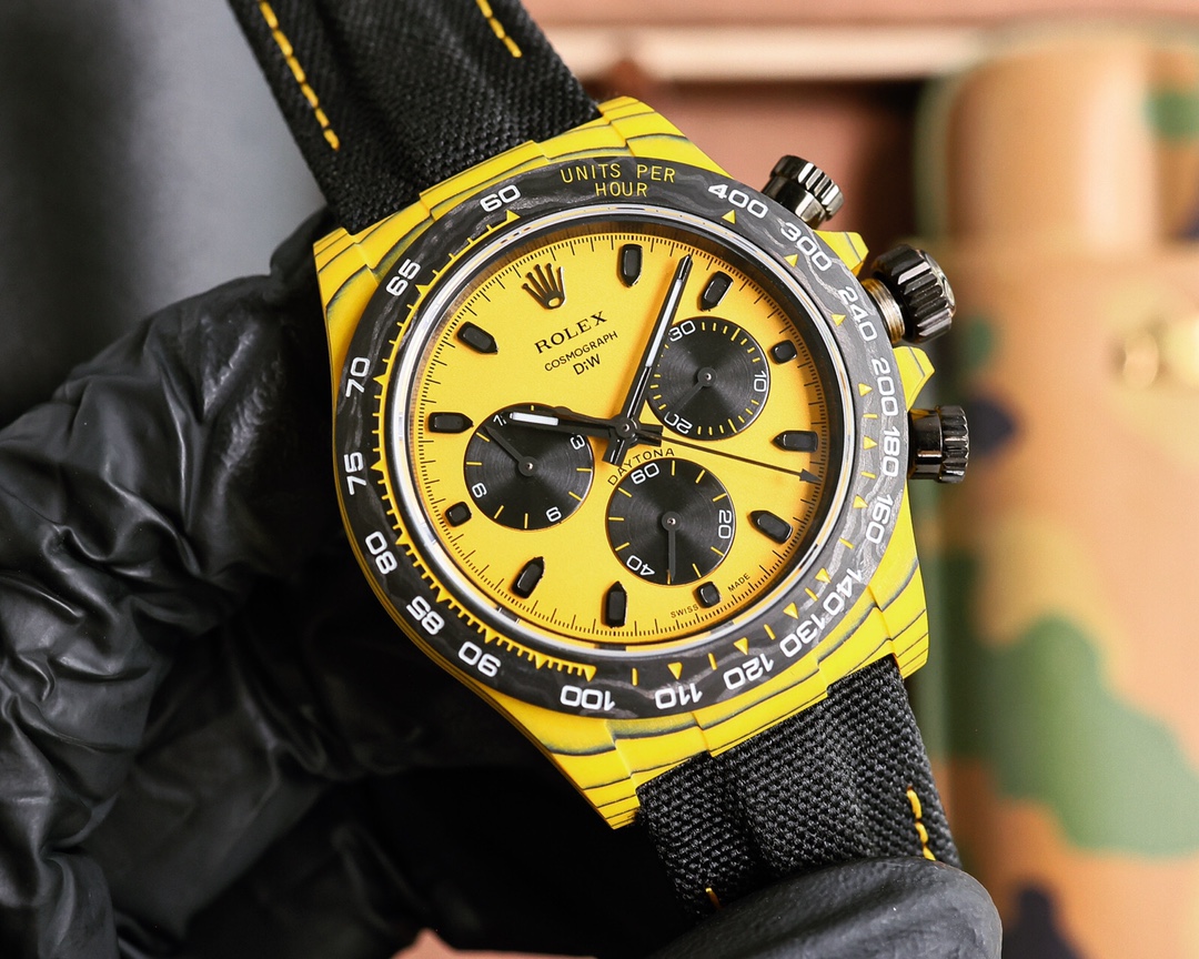 ROLEX Daytona's carbon fiber watch is not only light to wear
