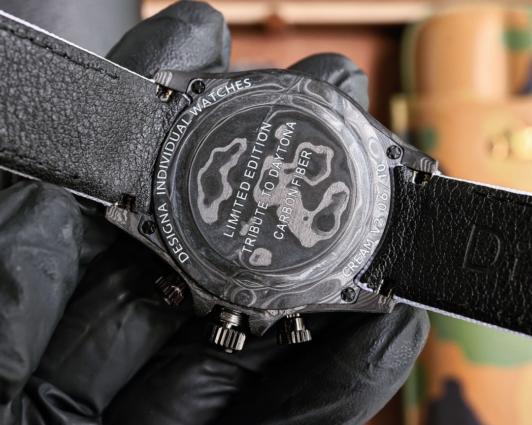 ROLEX Daytona's carbon fiber watch is not only light to wear