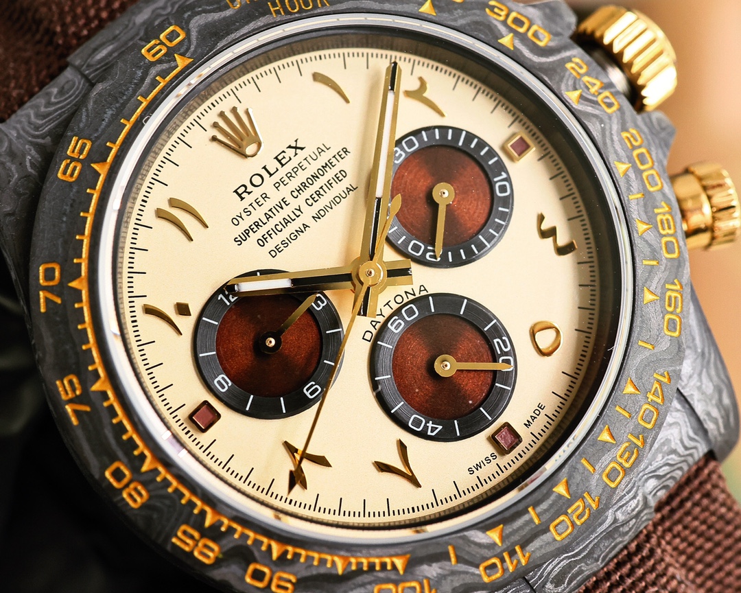 ROLEX Daytona's carbon fiber watch is not only light to wear