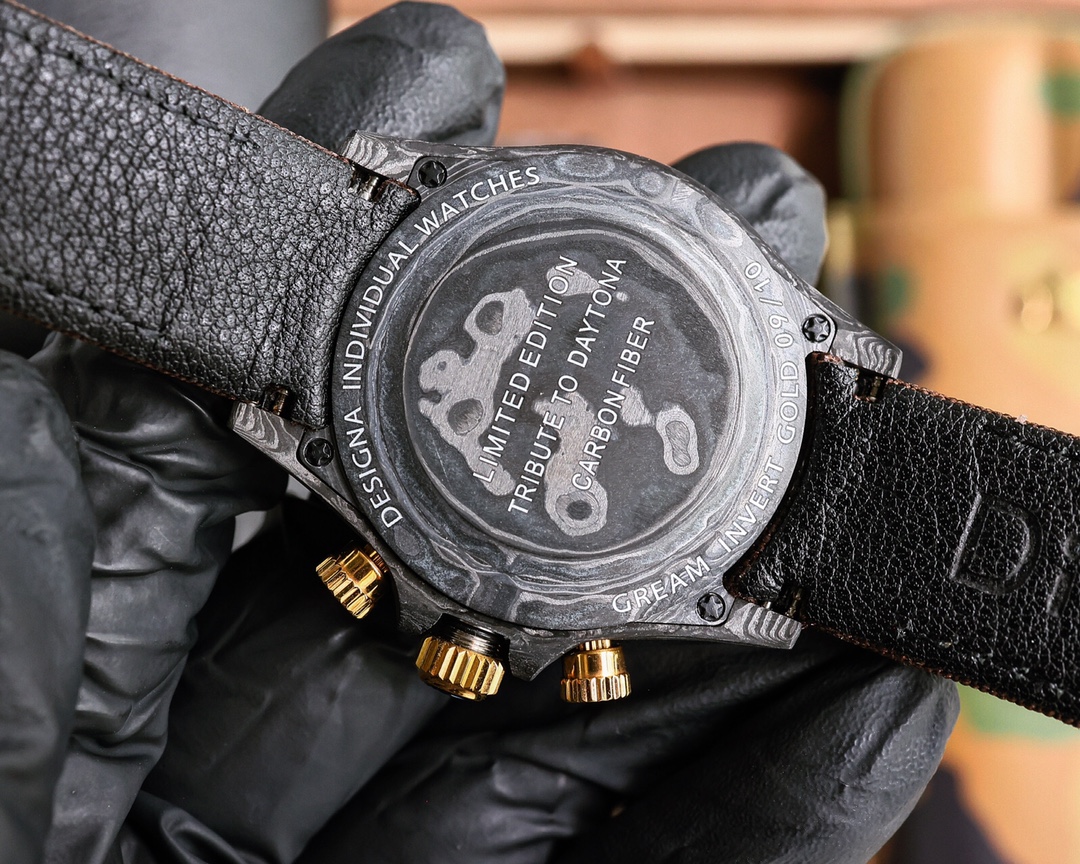 ROLEX Daytona's carbon fiber watch is not only light to wear