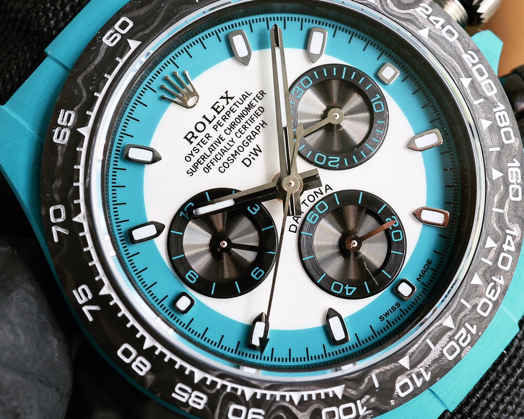 ROLEX Daytona's carbon fiber watch is not only light to wear