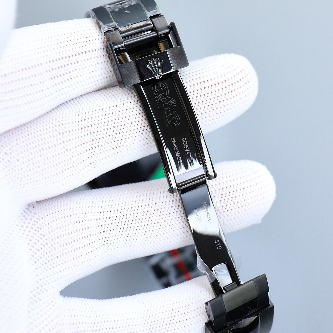 The latest fourth generation Daytona stainless steel all black model