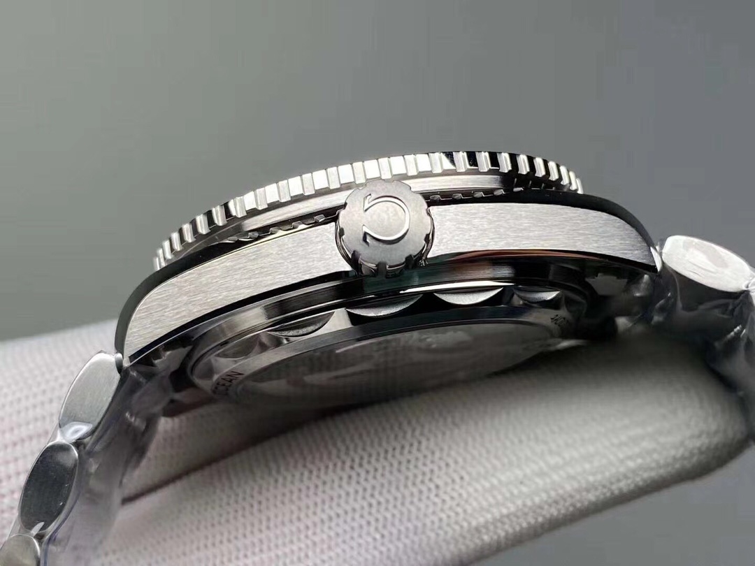 Omega Seamaster 600m America's Cup limited edition diving watch