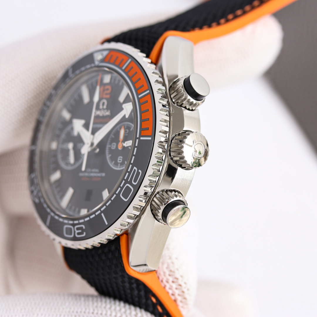 mega's new Seamaster Ocean Universe series 600m