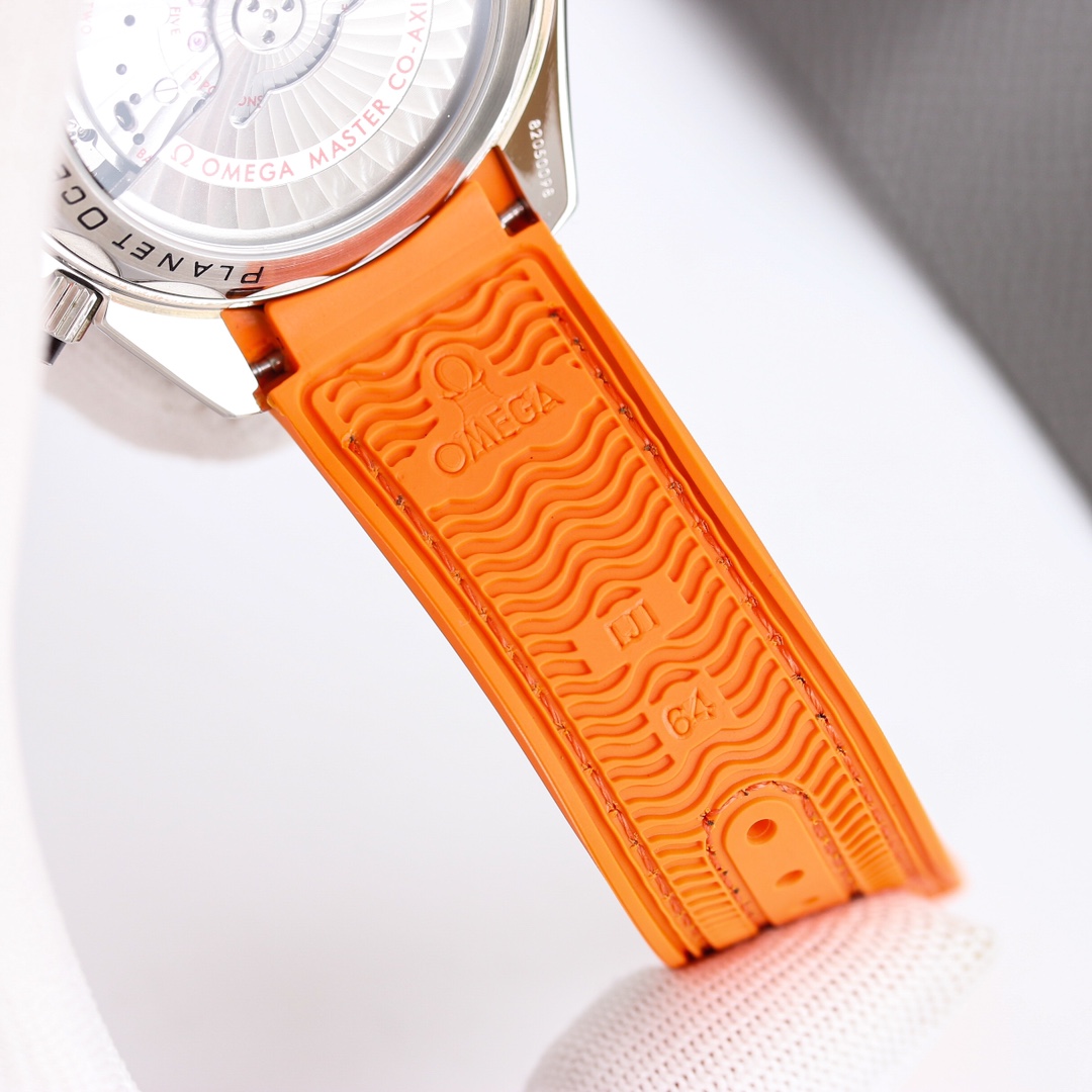 mega's new Seamaster Ocean Universe series 600m