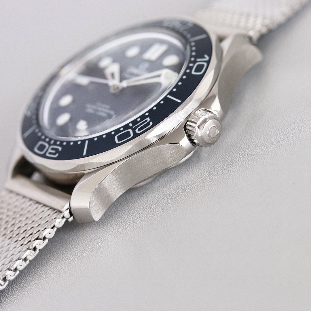 Omega Seamaster 300 Bond 007-No Time To Die launches the original mesh strap