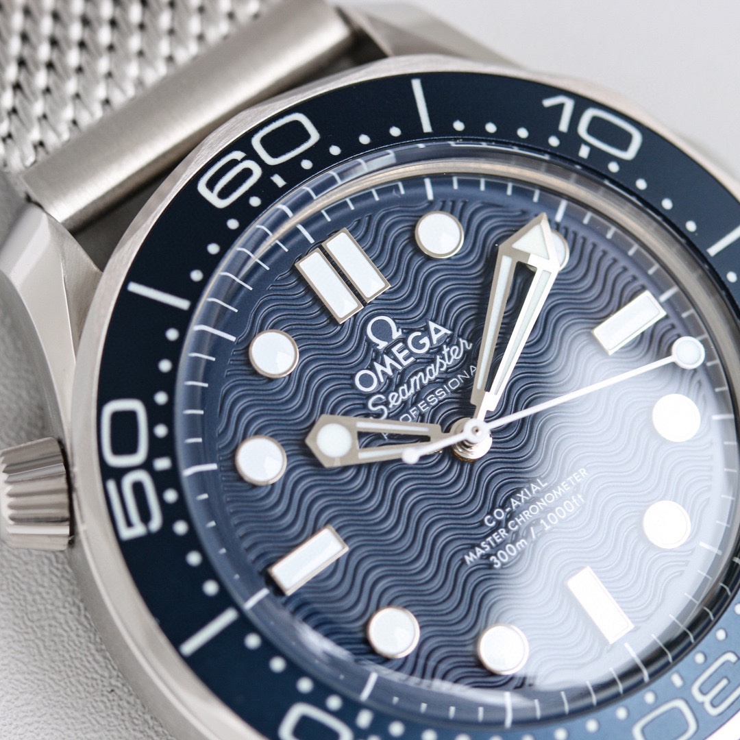 Omega Seamaster 300 Bond 007-No Time To Die launches the original mesh strap