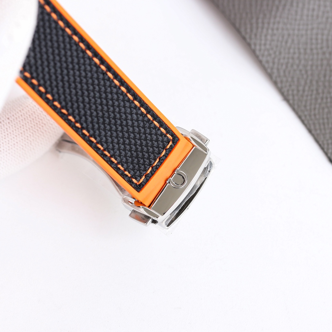 mega's new Seamaster Ocean Universe series 600m