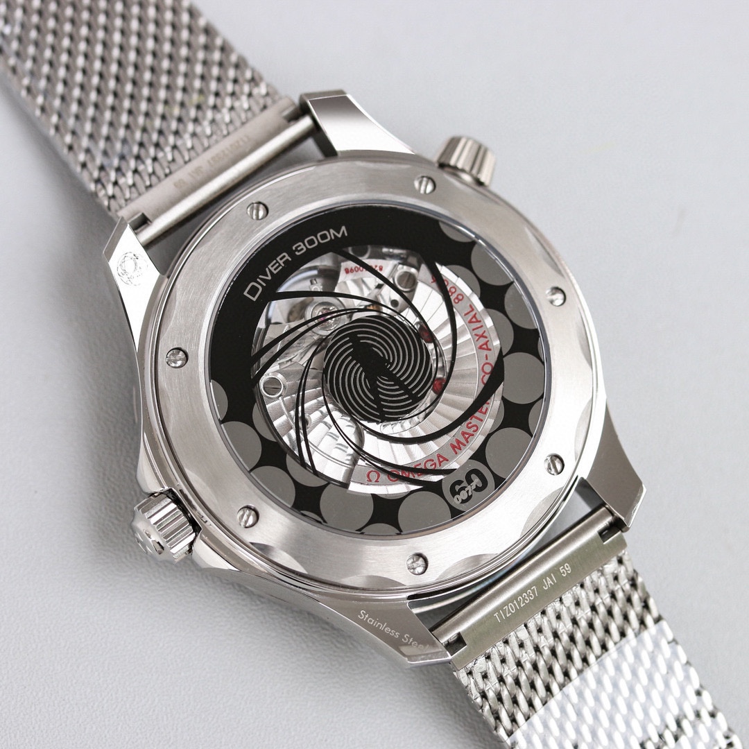 Omega Seamaster 300 Bond 007-No Time To Die launches the original mesh strap