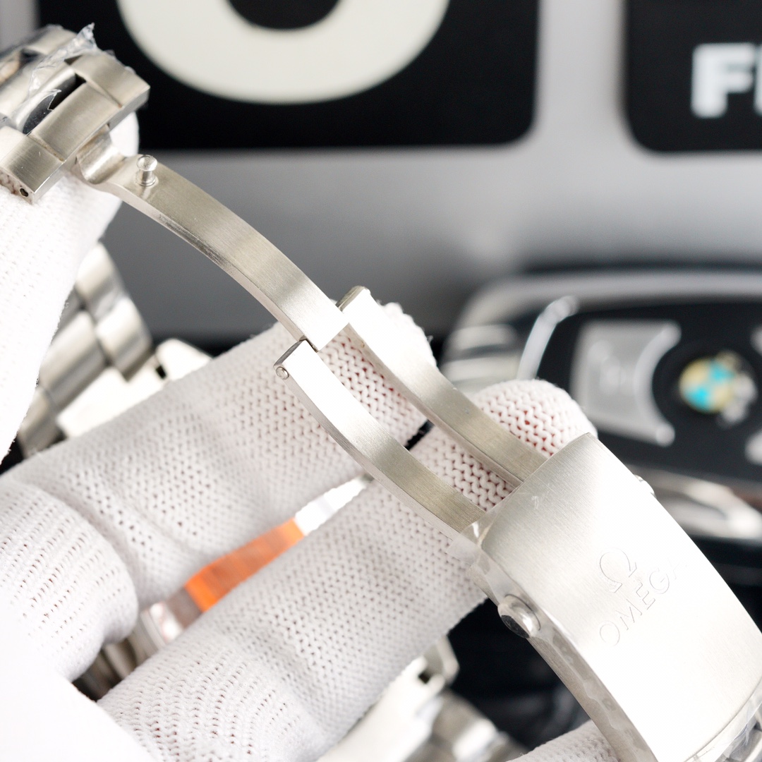 Omega Planet Ocean 2 15.32.44.21.01.00 1 meter GMT