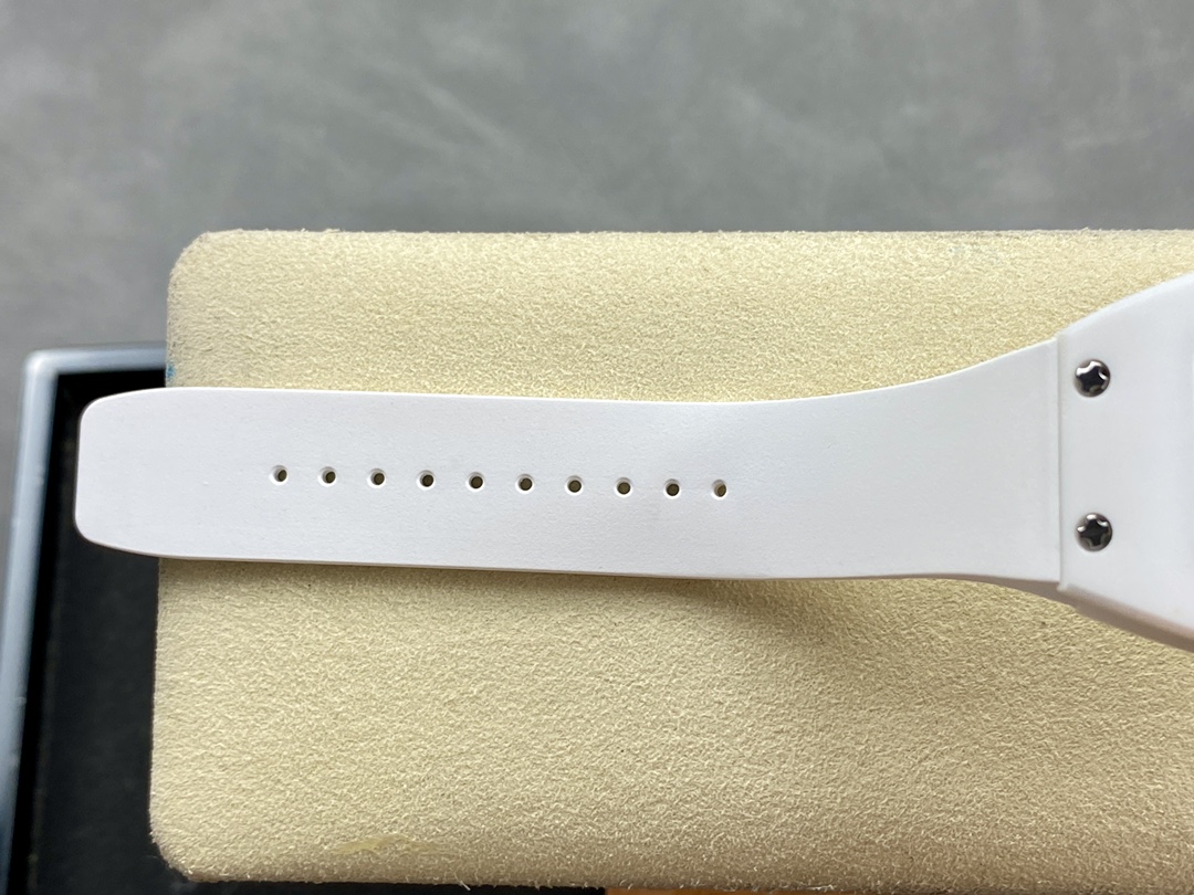 Richard Miller RM07-01 Red Lips RM007