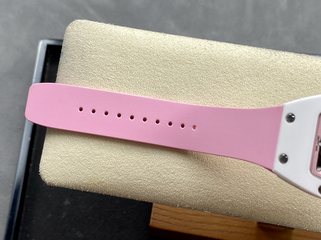 Richard Miller RM07-01 Red Lips RM007