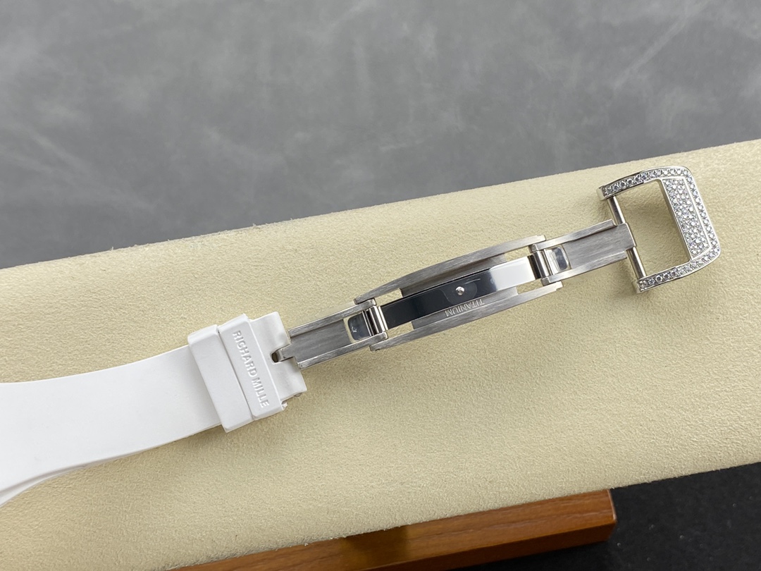 Richard Miller RM07-01 Red Lips RM007