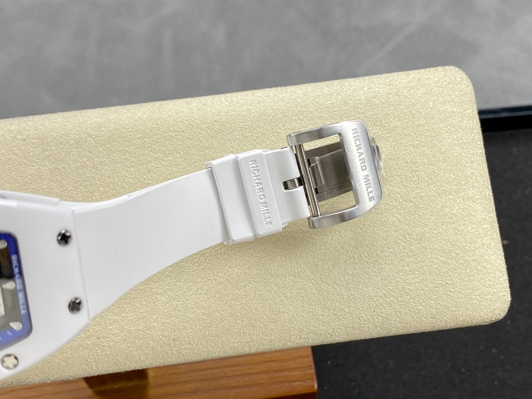 Richard Miller RM07-01 Red Lips RM007