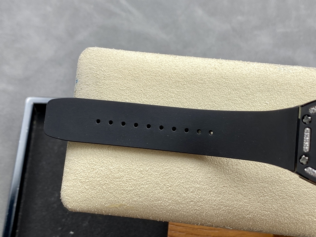 Richard Miller RM07-01 Red Lips RM007