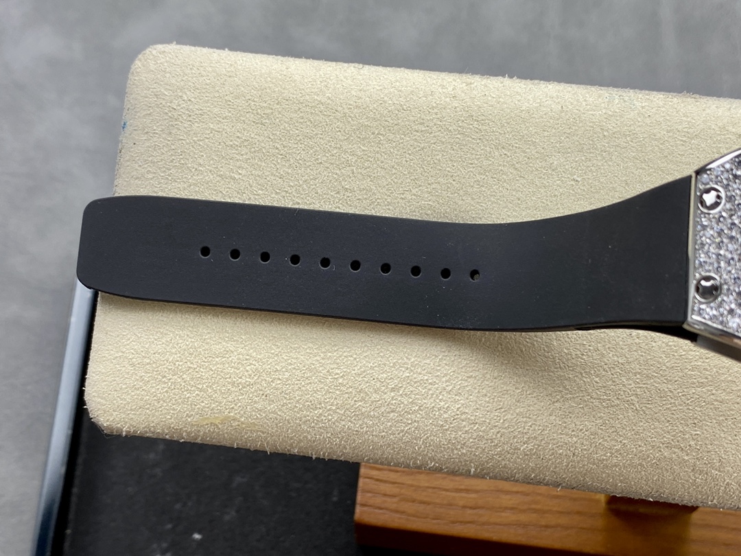 Richard Miller RM07-01 Red Lips RM007