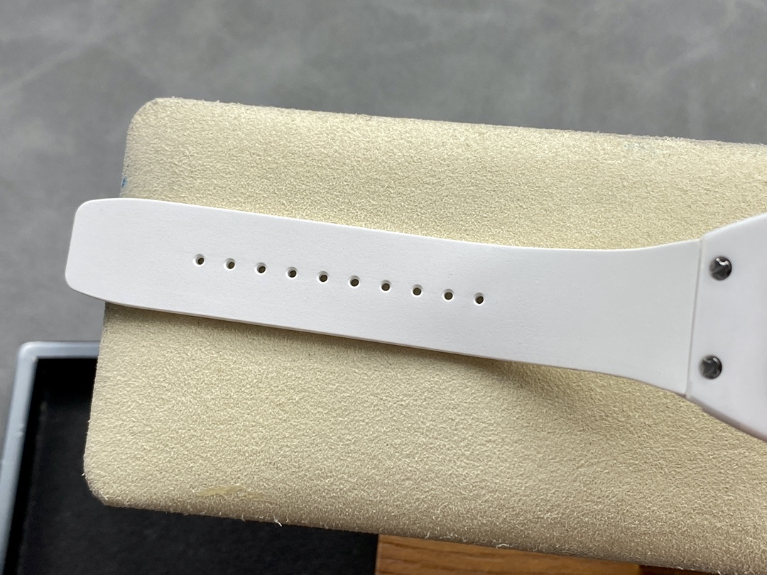 Richard Miller RM07-01 Red Lips RM007