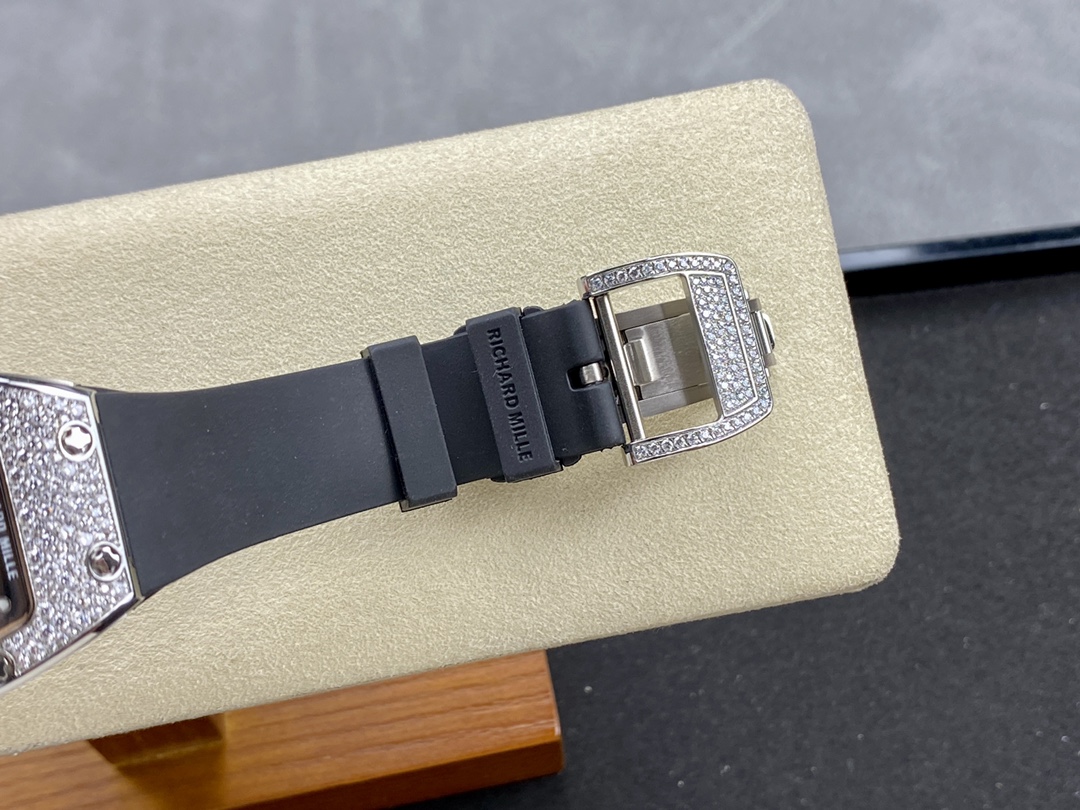 Richard Miller RM07-01 Red Lips RM007