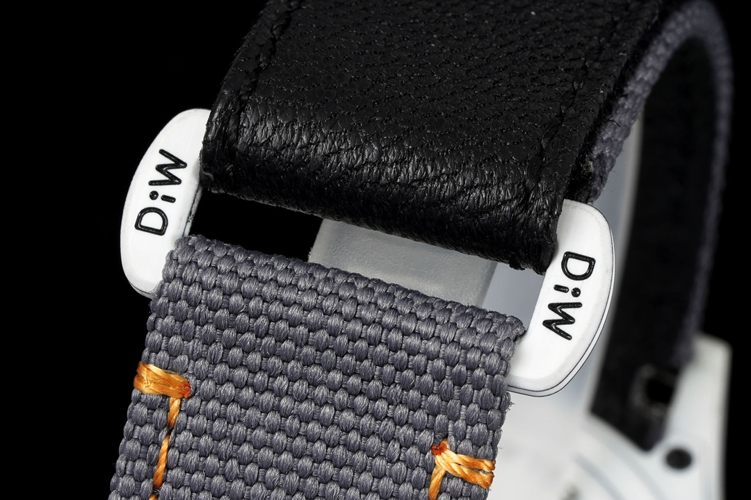 ROLEX Daytona's carbon fiber watch is not only light to wear