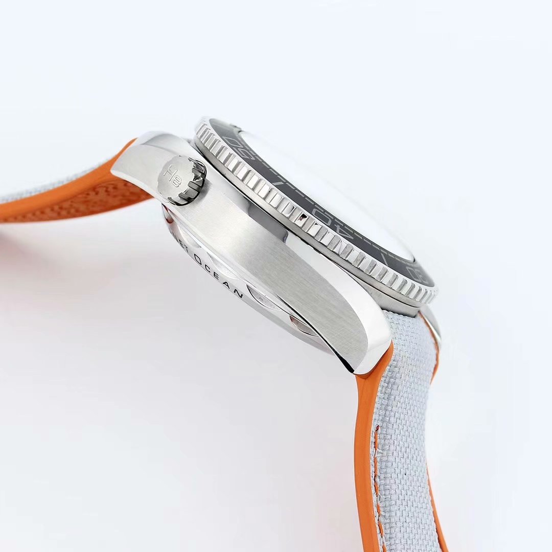 Seamaster 600m diving series