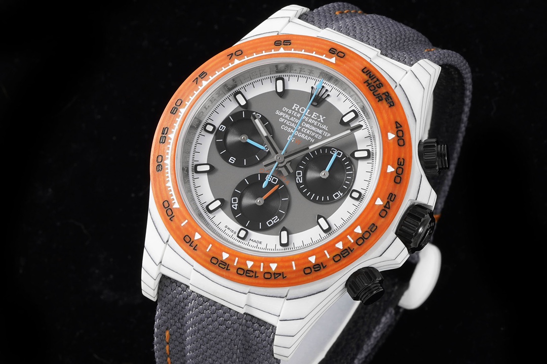ROLEX Daytona's carbon fiber watch is not only light to wear