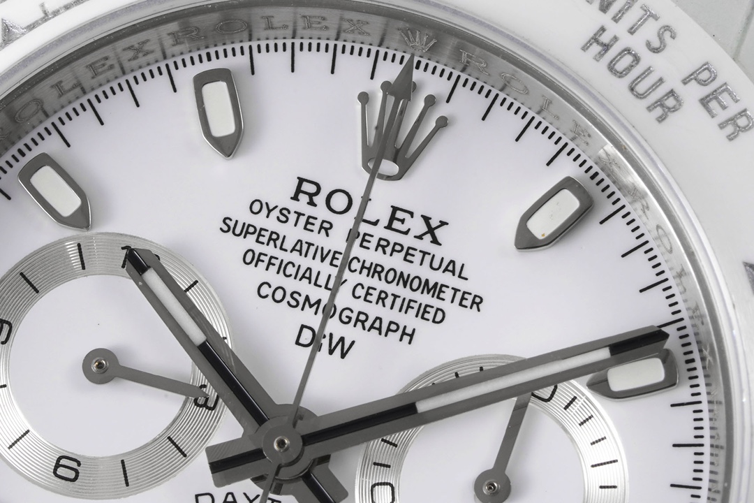 ROLEX Daytona's carbon fiber watch is not only light to wear