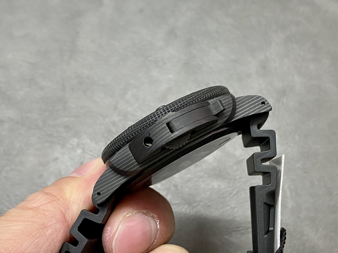 Panerai Pam2231 42mm Carbon Fiber