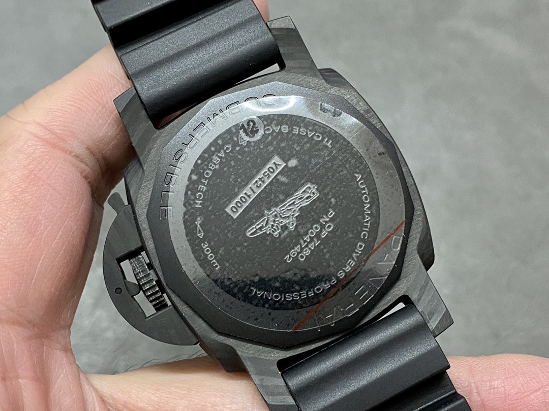 Panerai Pam2231 42mm Carbon Fiber