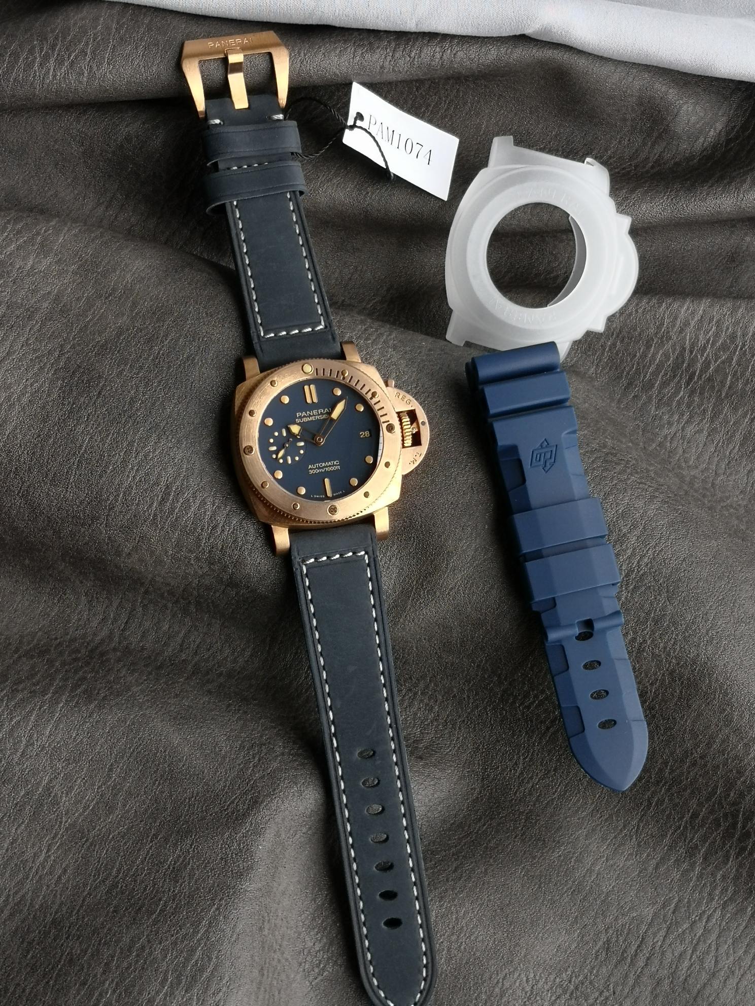 Panerai Submersible series PAM01074 watch