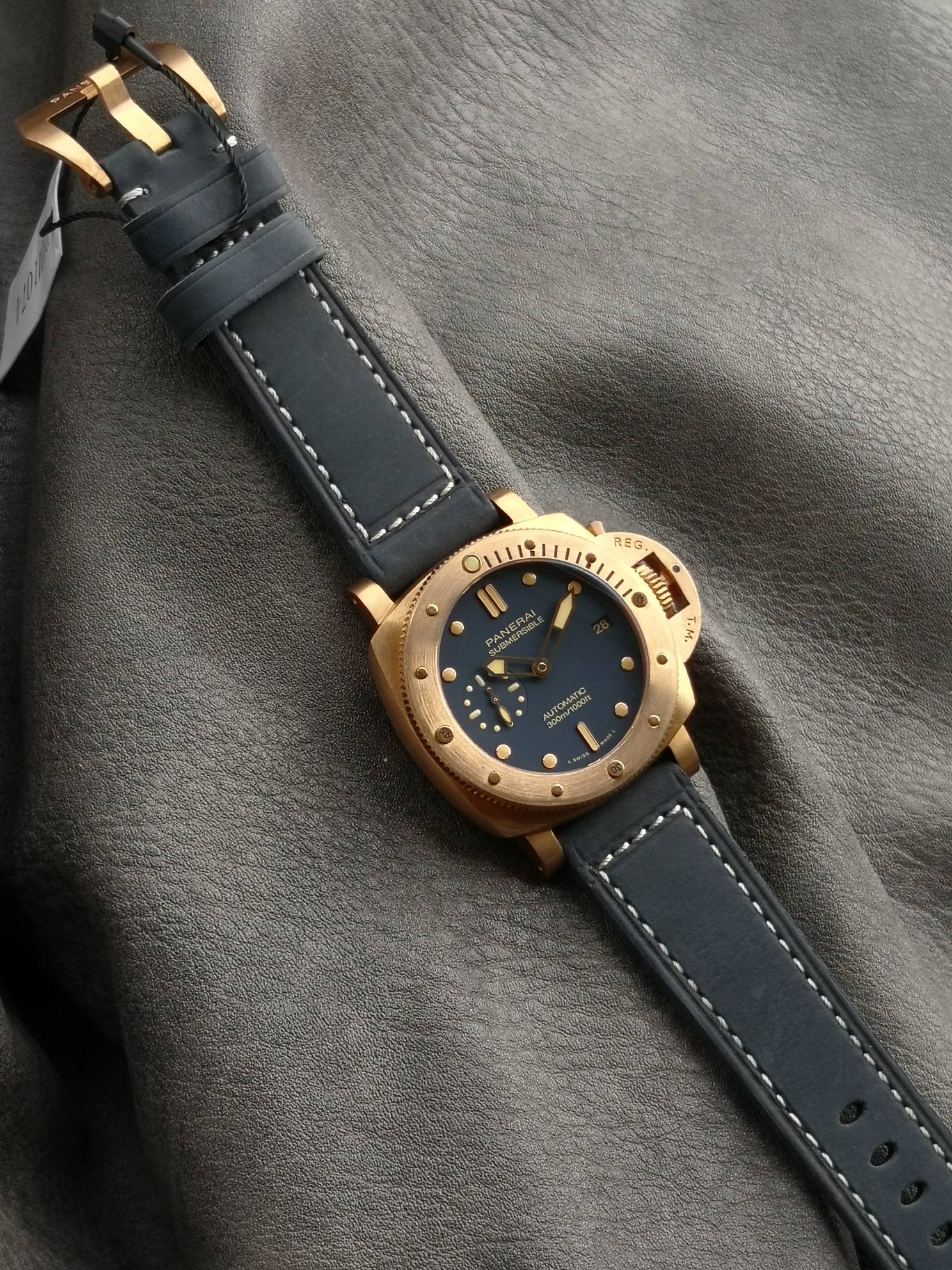 Panerai Submersible series PAM01074 watch