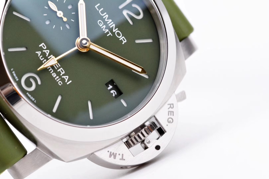Panerai's most handsome 44MM military green PAM1056
