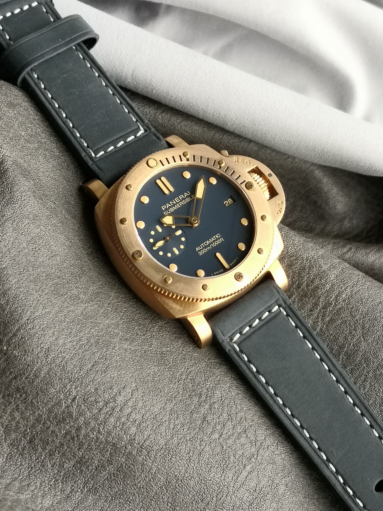 Panerai Submersible series PAM01074 watch