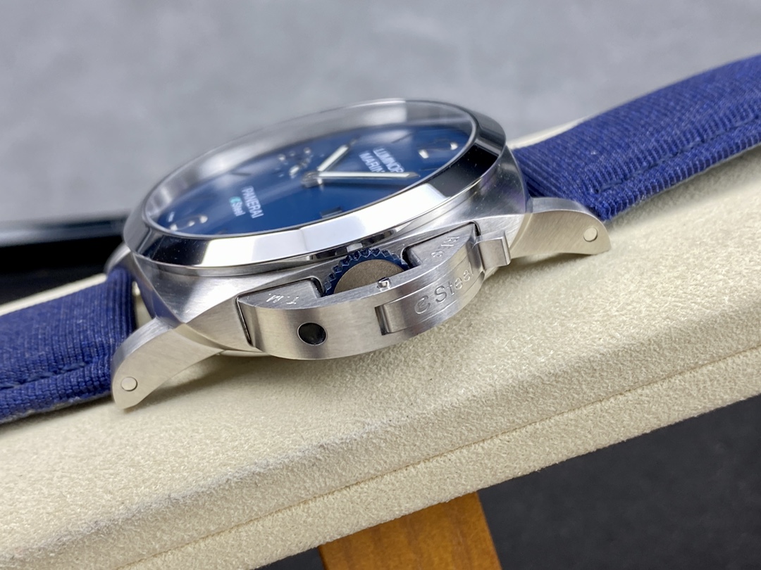 Panerai PAM1157, exclusive quality. Equipped with P.9010 movement, 44mm