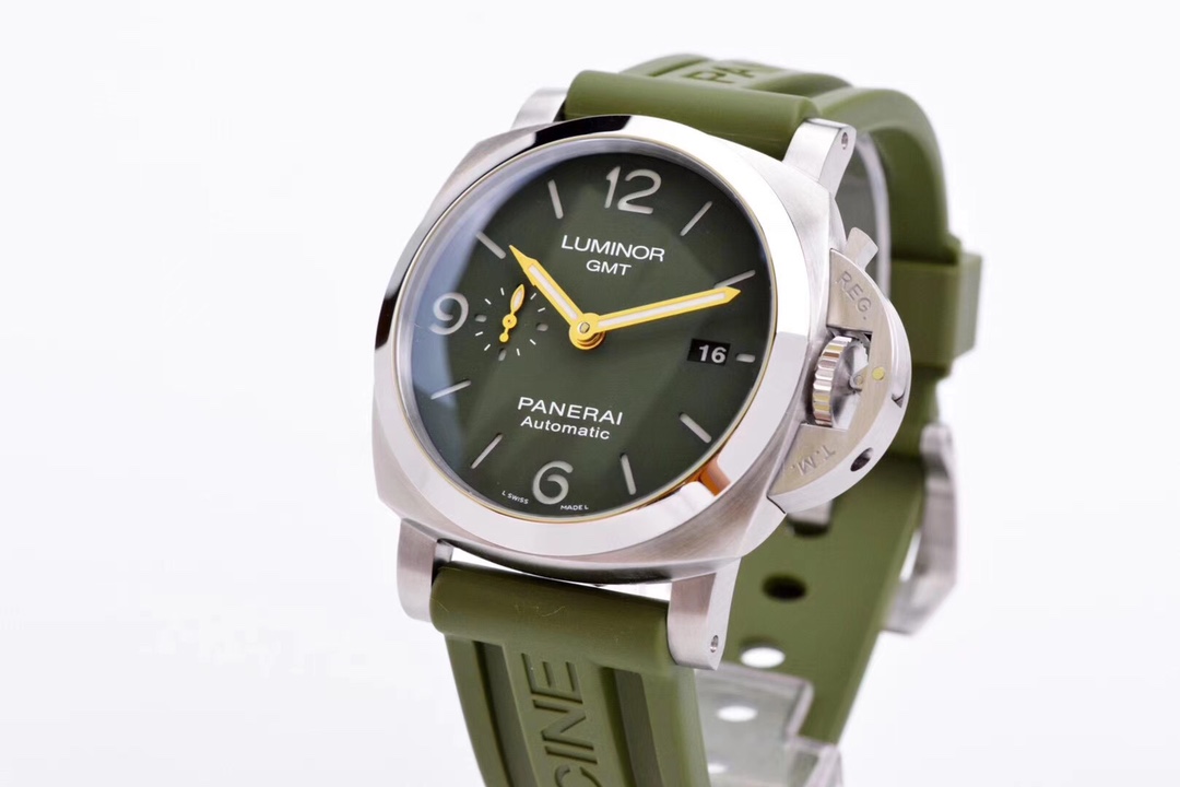 Panerai's most handsome 44MM military green PAM1056