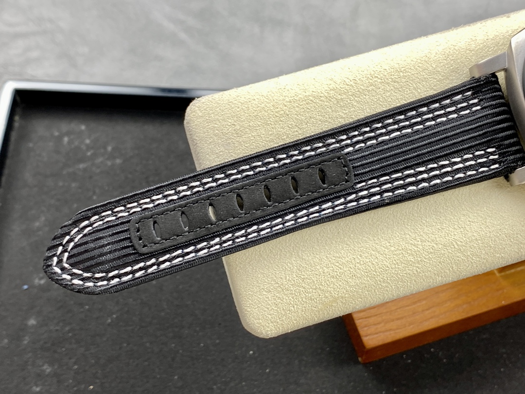 Panerai PAM 1122 thin titanium, 44mm