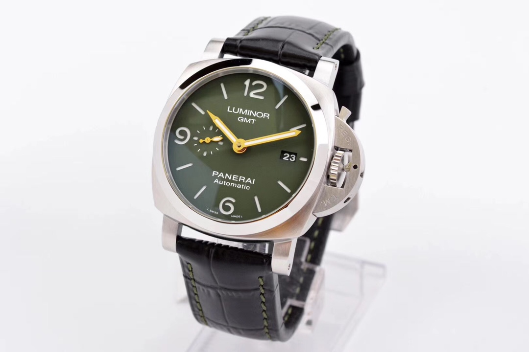 Panerai's most handsome 44MM military green PAM1056