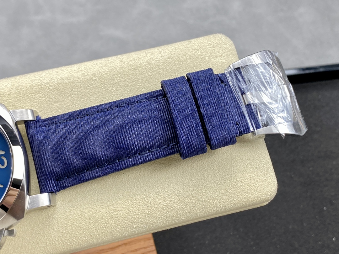 Panerai PAM1157, exclusive quality. Equipped with P.9010 movement, 44mm