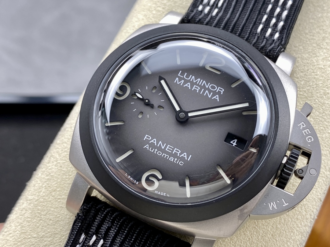 Panerai PAM 1122 thin titanium, 44mm